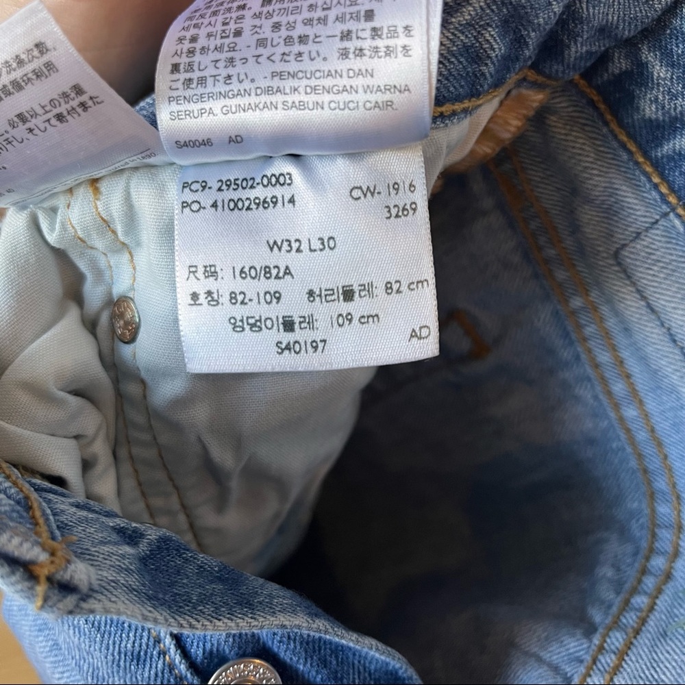 Levi’s 501s Distressed Light Blue Cropped 32 - Picture 6 of 11